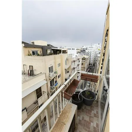 Lovely 2 Bedroom In דירה סליאמה