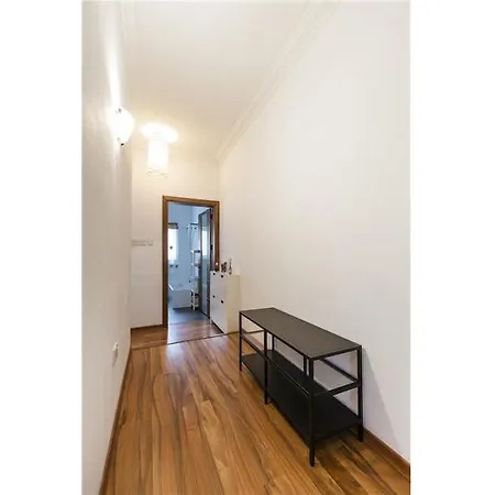 아파트 Lovely 2 Bedroom In 슬리에마
