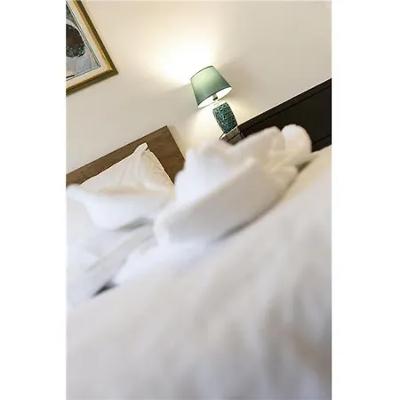 Lovely 2 Bedroom In 아파트