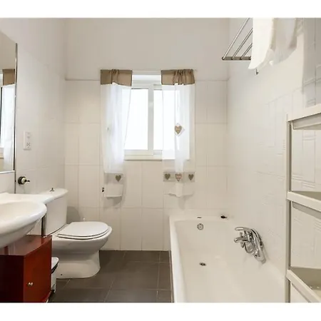 Appartement Lovely 2 Bedroom In *