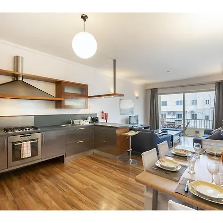 아파트 Lovely 2 Bedroom In *