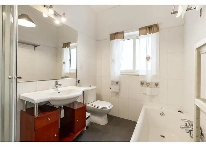 Lovely 2 Bedroom In Апартаменты Слима