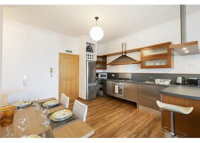 Lovely 2 Bedroom In Апартаменты *