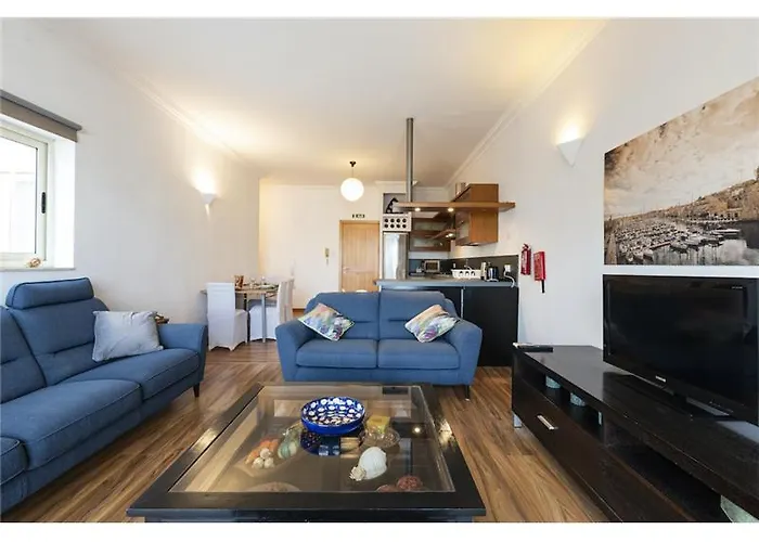 Lovely 2 Bedroom In *