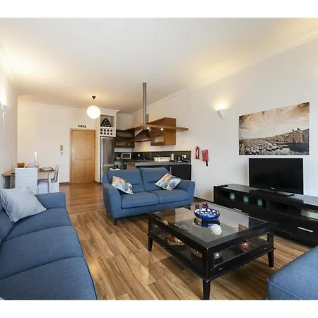 Lovely 2 Bedroom In Апартаменты *